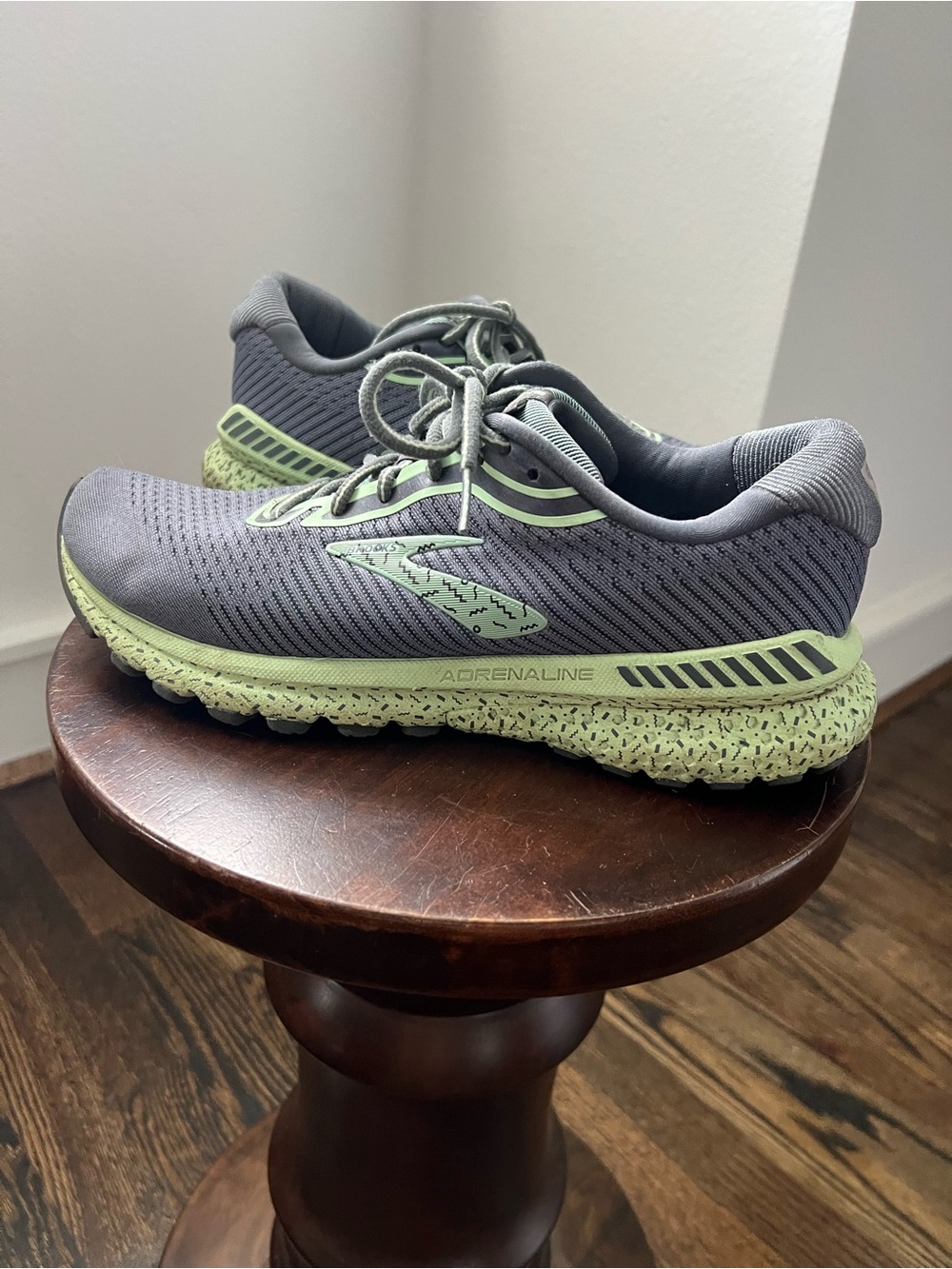 Brooks Adrenaline Men's Gray and Light Green Athletic Running Shoes